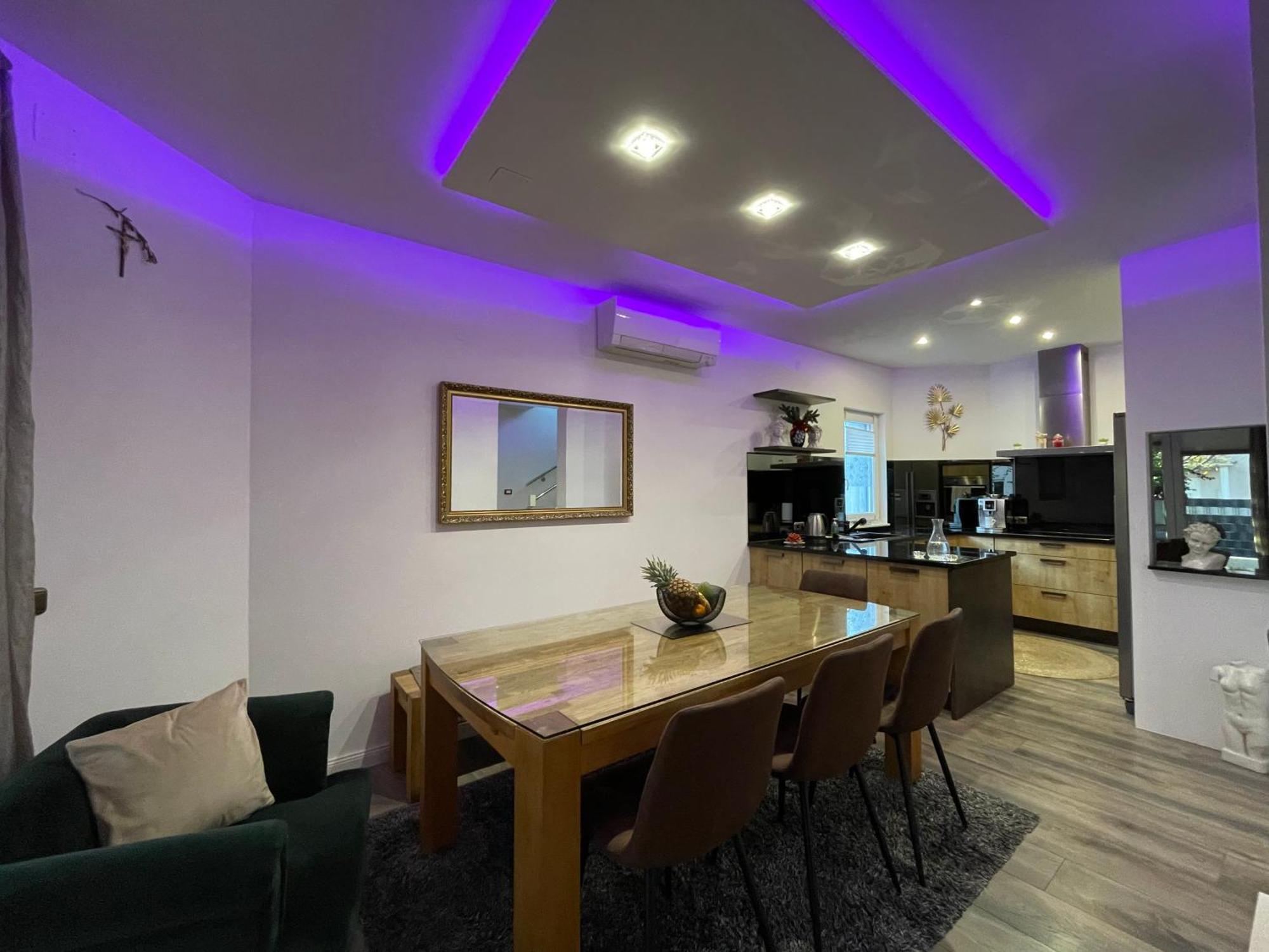 Villa Andrijana - Exclusively Yours - Family Getaway With Private Pool Kaštela Extérieur photo