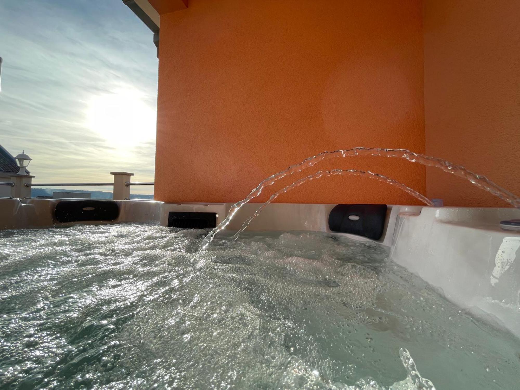 Villa Andrijana - Exclusively Yours - Family Getaway With Private Pool Kaštela Extérieur photo