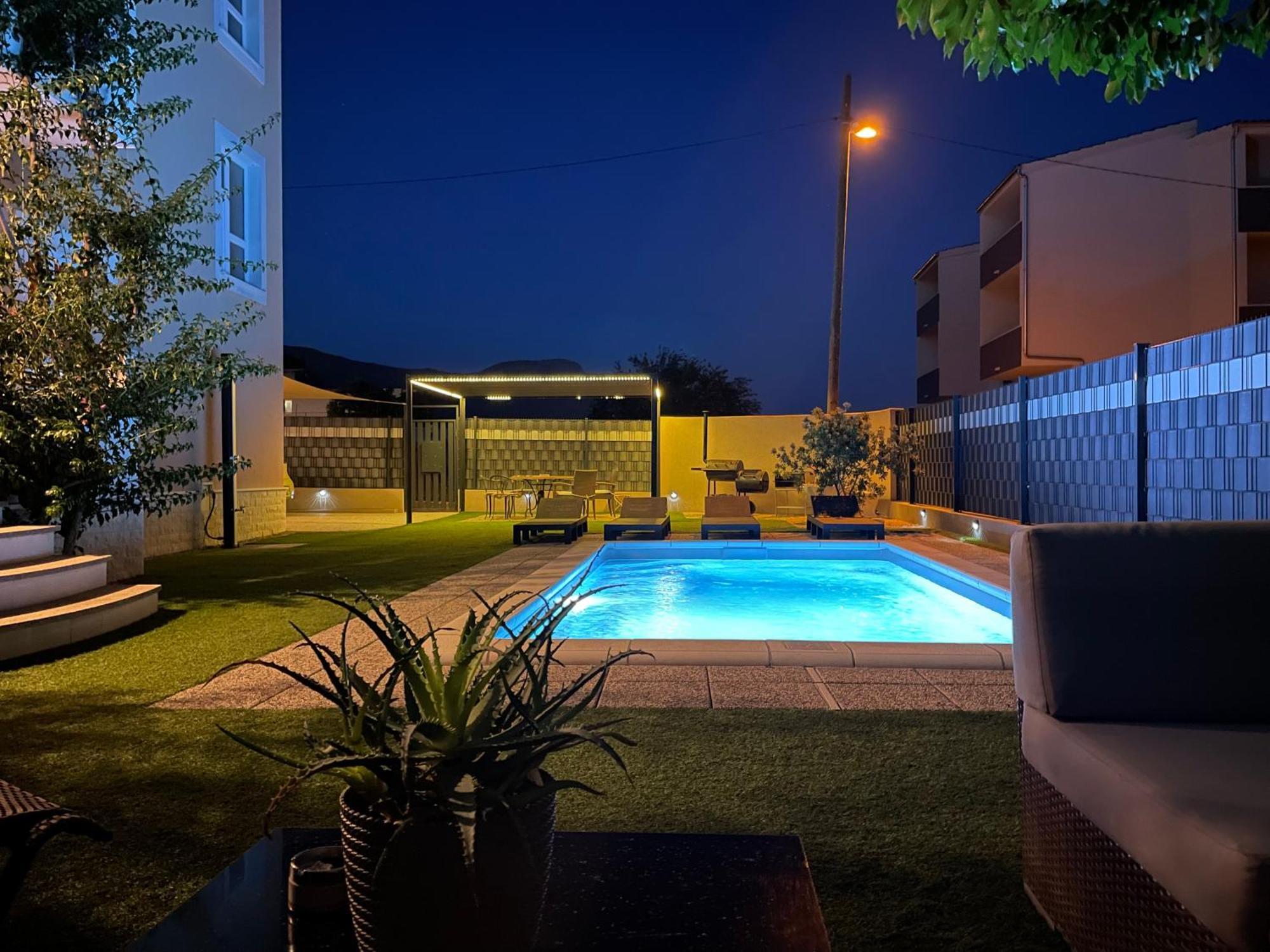 Villa Andrijana - Exclusively Yours - Family Getaway With Private Pool Kaštela Extérieur photo