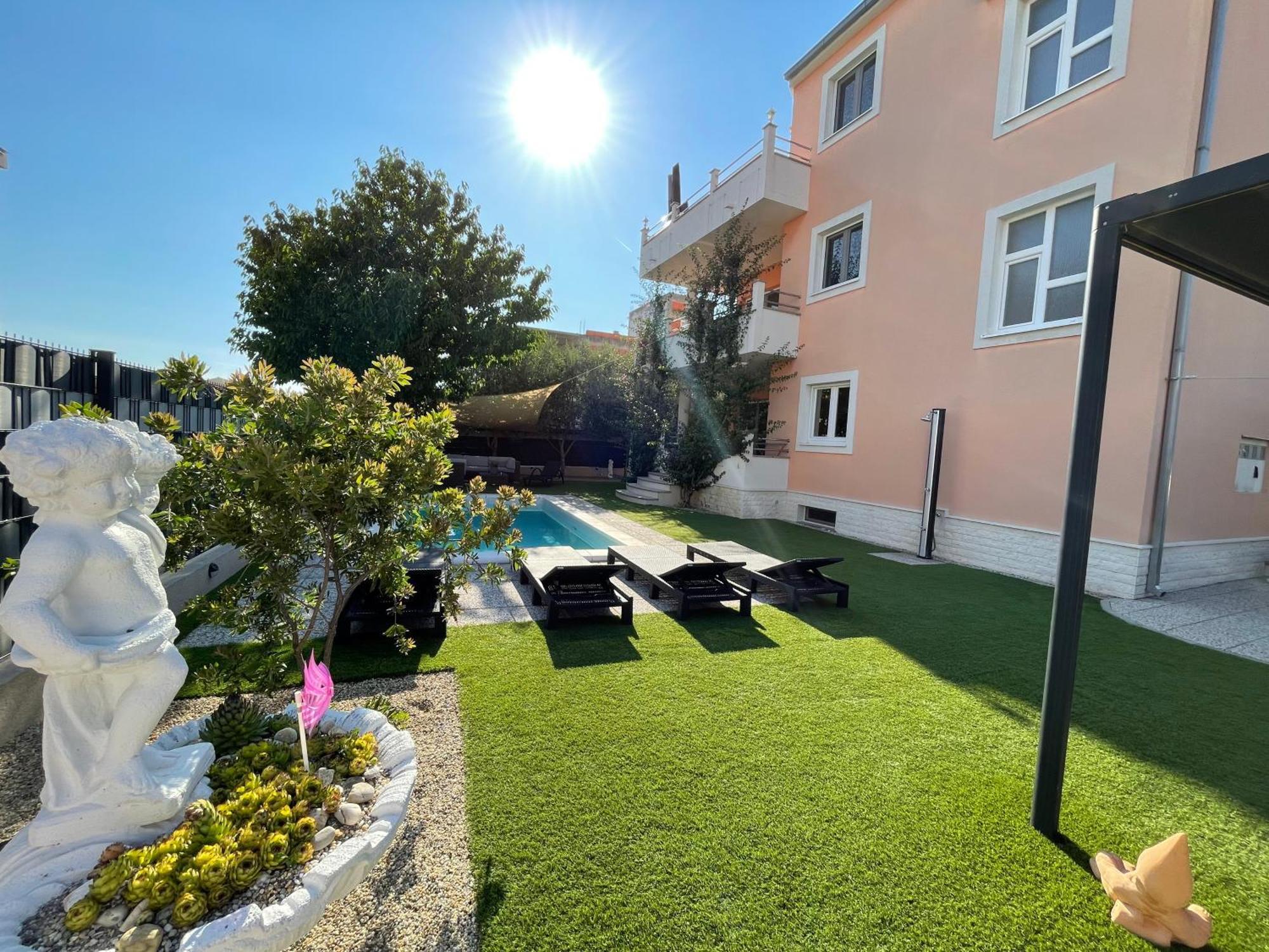 Villa Andrijana - Exclusively Yours - Family Getaway With Private Pool Kaštela Extérieur photo