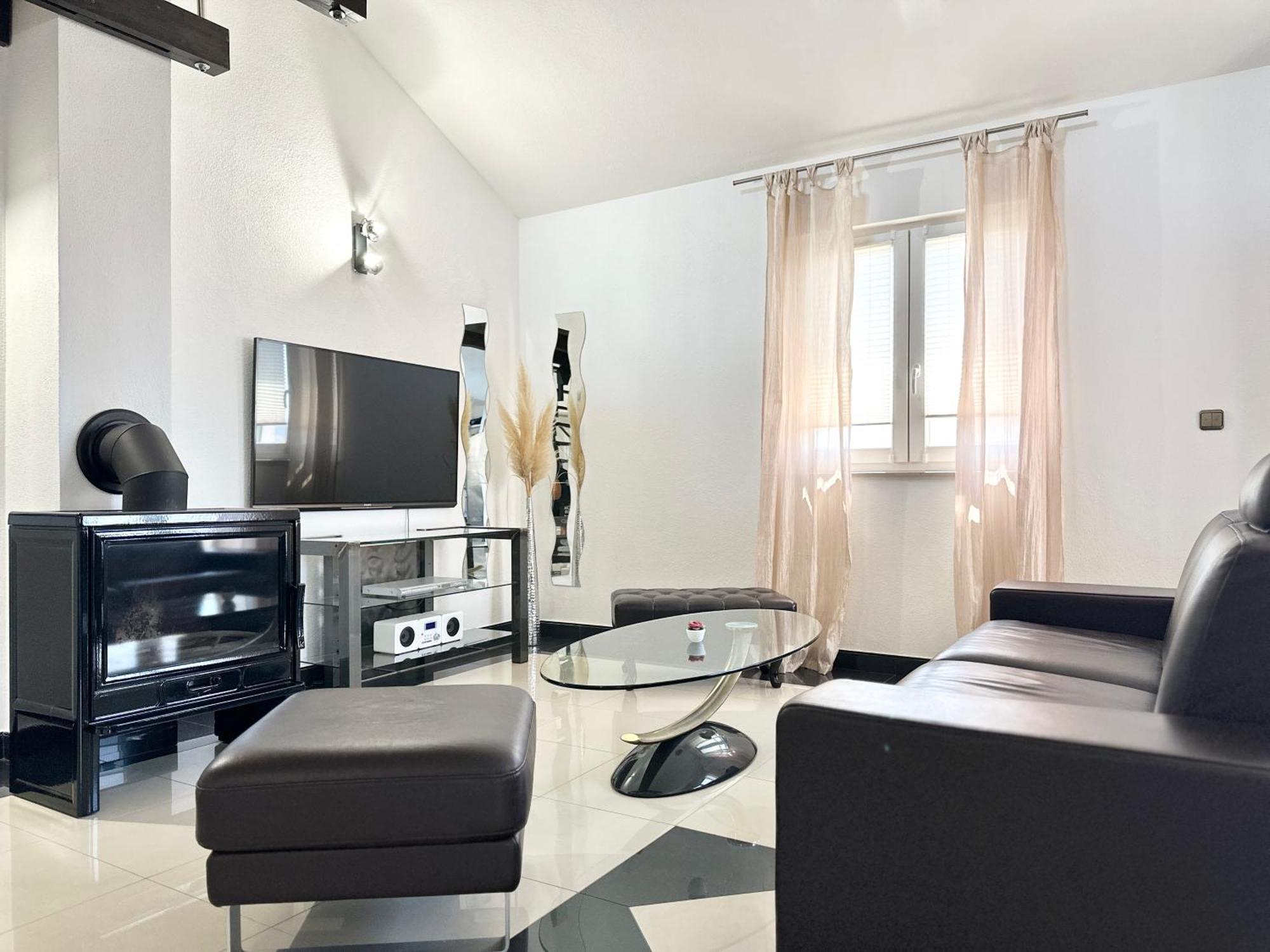 Villa Andrijana - Exclusively Yours - Family Getaway With Private Pool Kaštela Extérieur photo