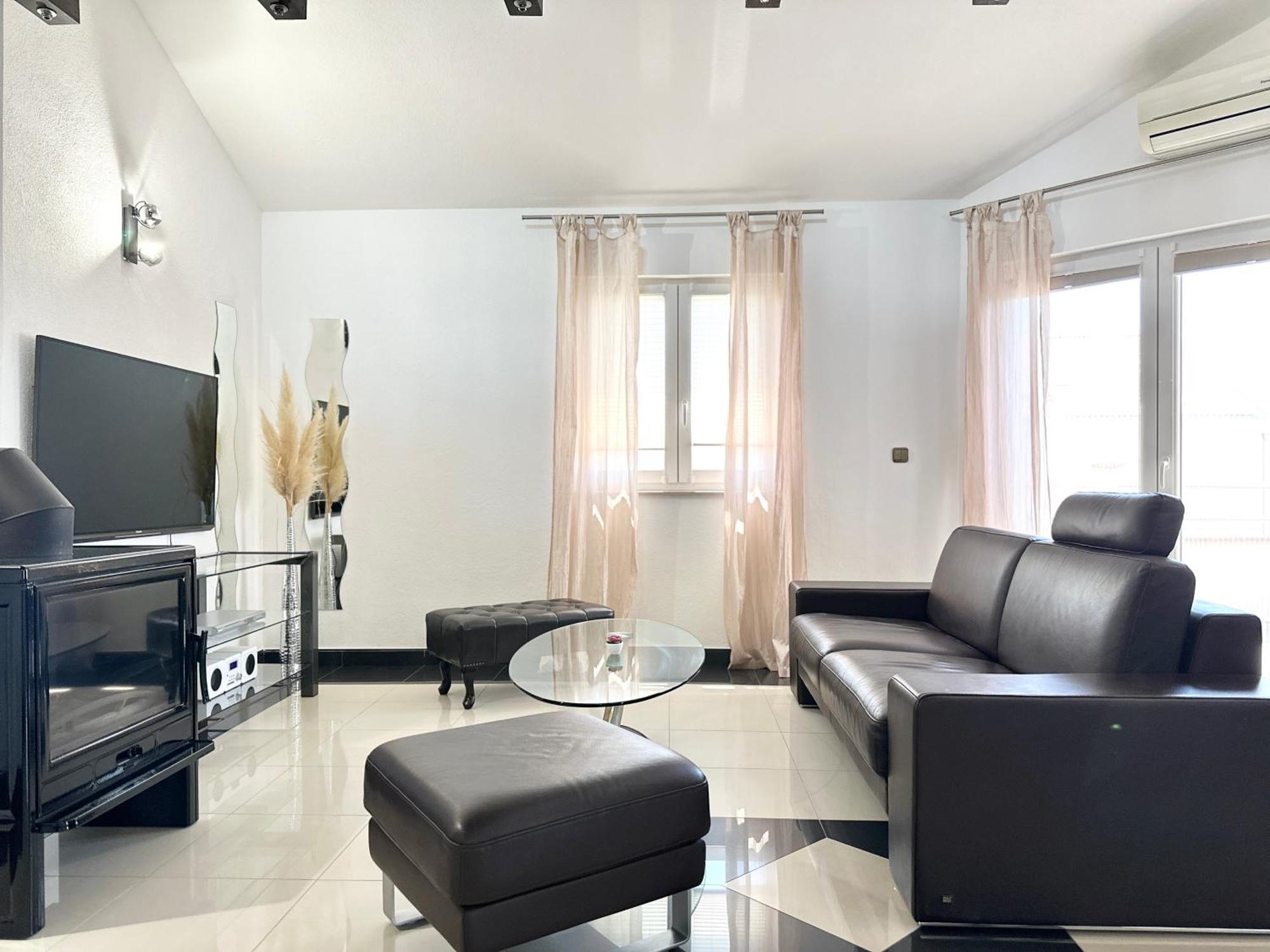 Villa Andrijana - Exclusively Yours - Family Getaway With Private Pool Kaštela Extérieur photo